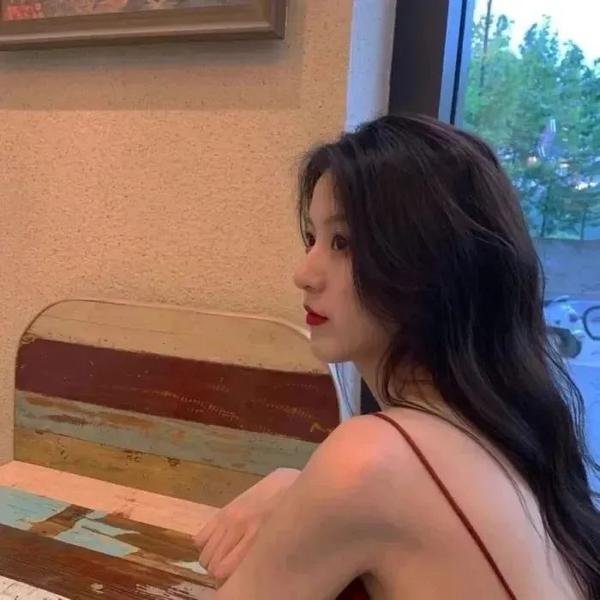 迎风而立的狮子